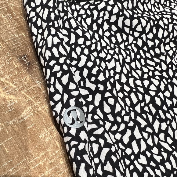 🖤 Lululemon Spring Break Away Short
Miss Mosaic Black - Picture 11 of 11